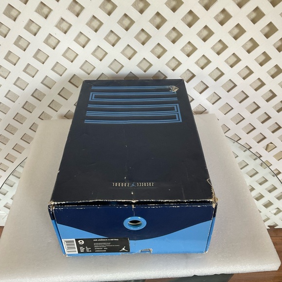 Air Jordan 11 Retro Sneakers - Picture 10 of 16